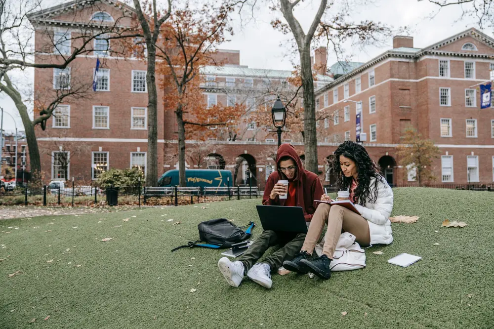 Quizlet Plus vs Free AI Study Tools Cost Students USA